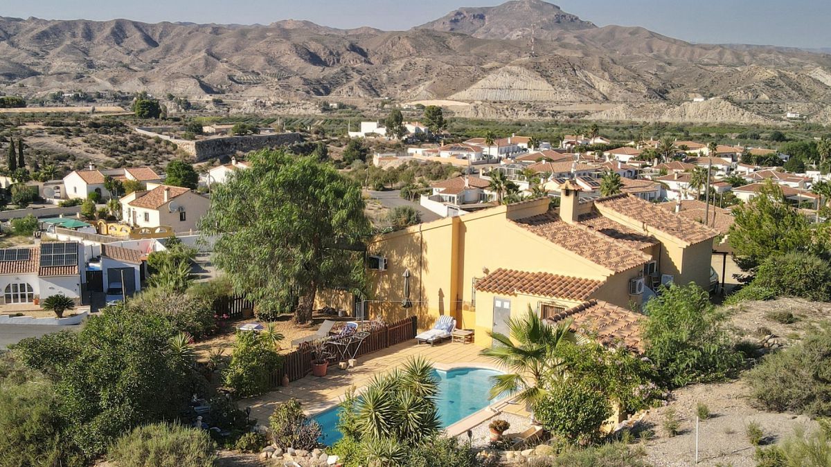 Villa con piscina , Arboleas