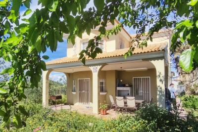Detached villa on  1.100m2 plot